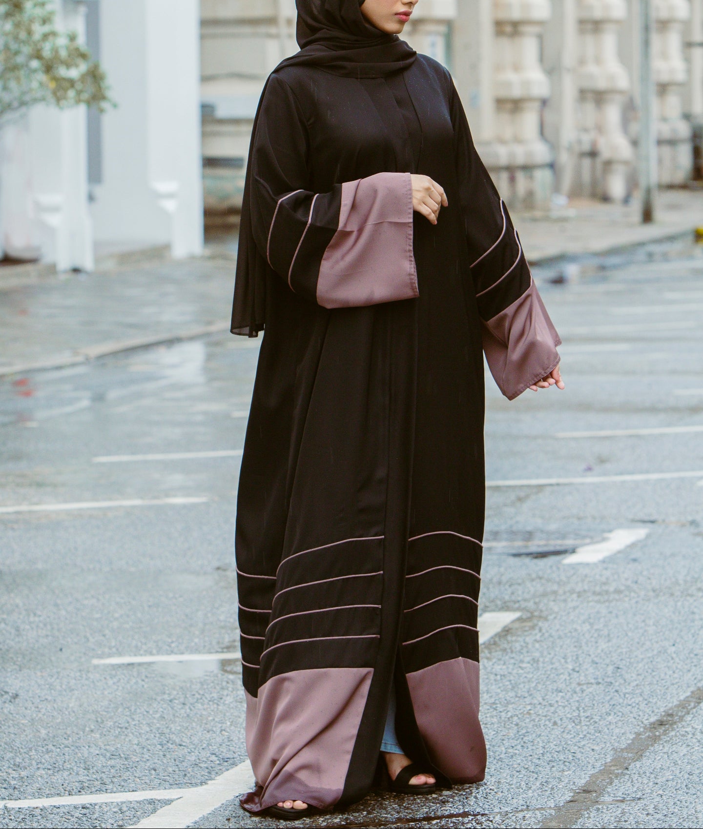 Contrast Sleeve Open Abaya with Piping Detail
